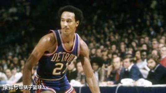 右脚低射完 右脚低射完