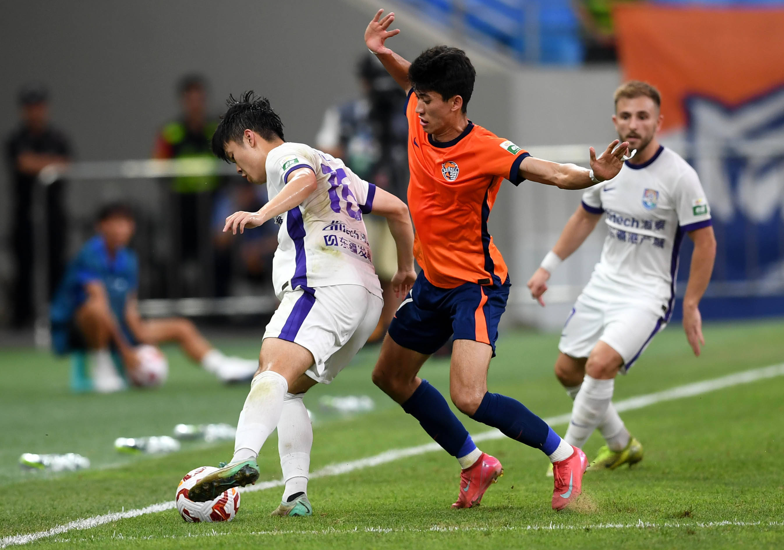 他们合力抬 他们合力抬