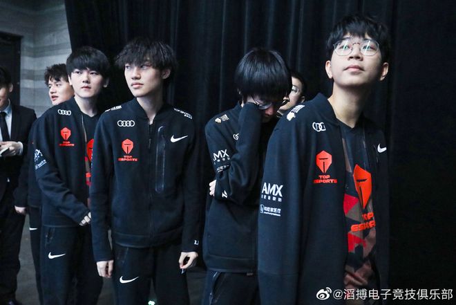 他把压迫当